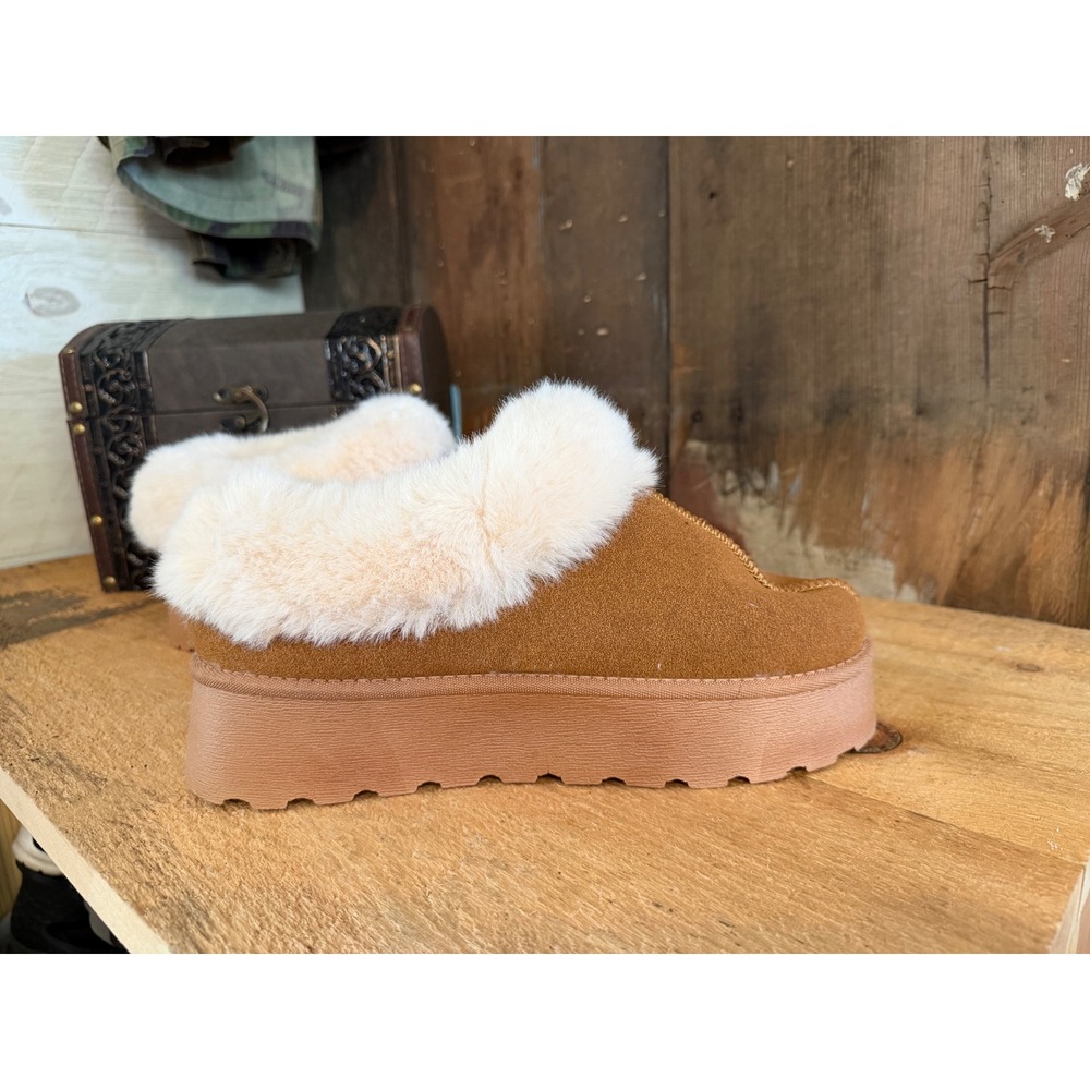 NWOT Chestnut Faux Suede Platform Slippers Size 40 Faux Fur Lined Clogs Cozy Y2K